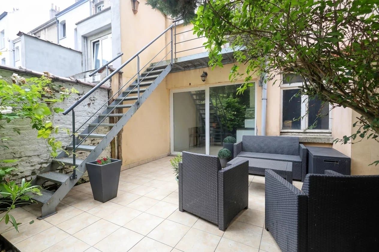 Maison de maître de 293 m² | 7 chambres | Jardin de 98 m² | Place du Miroir (11)