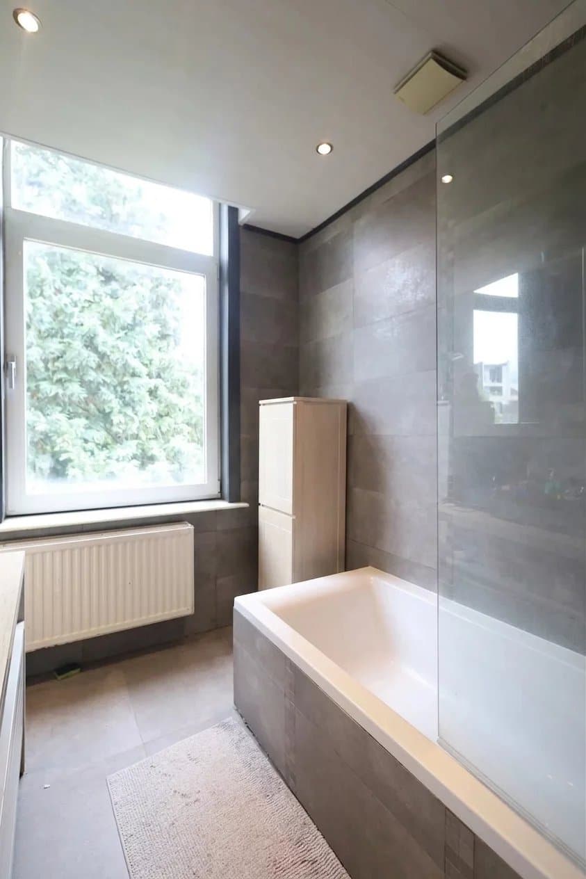 Maison de maître de 293 m² | 7 chambres | Jardin de 98 m² | Place du Miroir (15)
