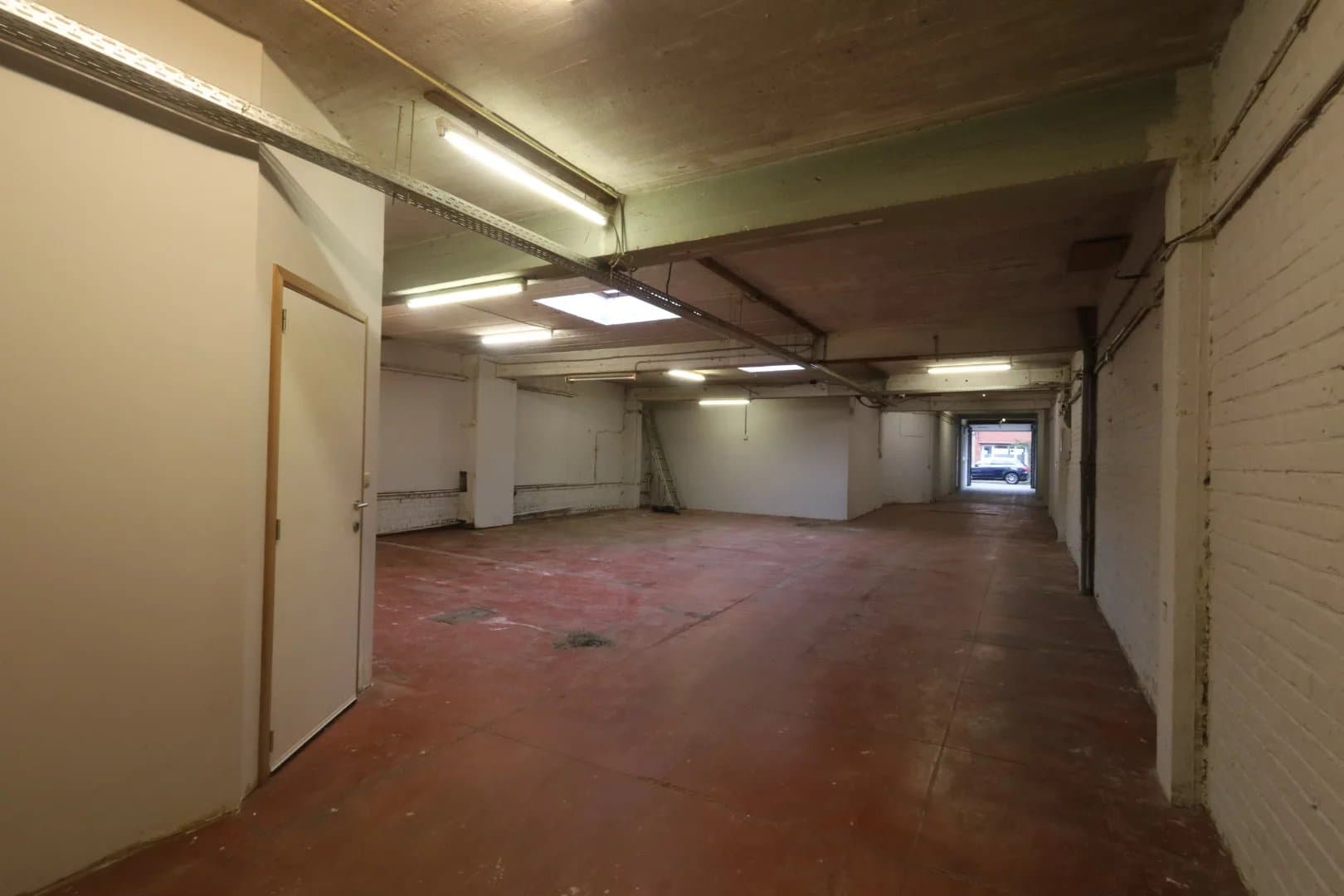 ENTREPÔT / ATELIER DE ± 310 m² À ANDERLECHT (2)