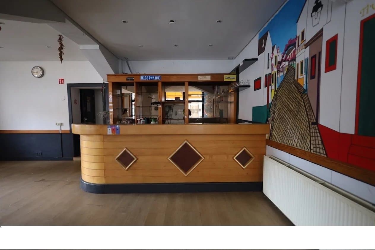Restaurant / commerce en coin de rue (3)