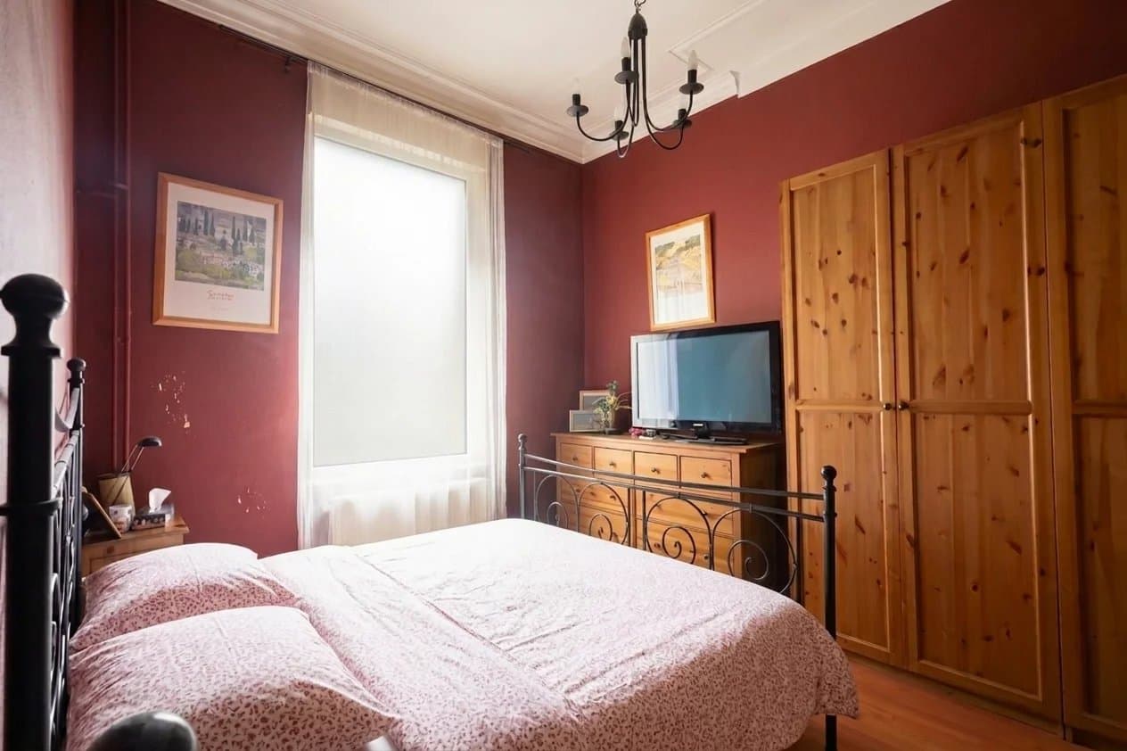 Maison de maître de 293 m² | 7 chambres | Jardin de 98 m² | Place du Miroir (19)