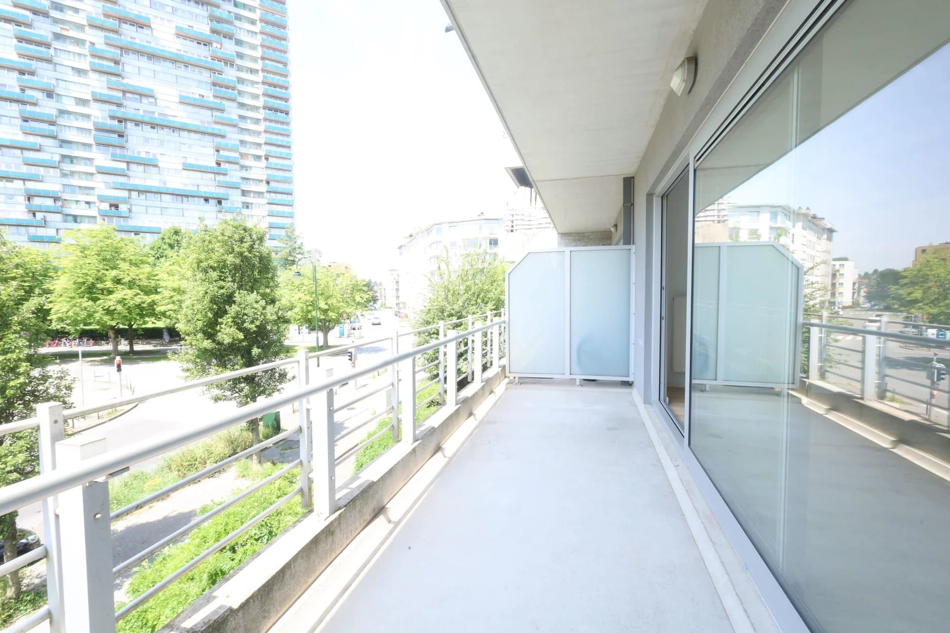 Appartement 2 chambres avec terrasse plein sud de 12 m² + parking (8)