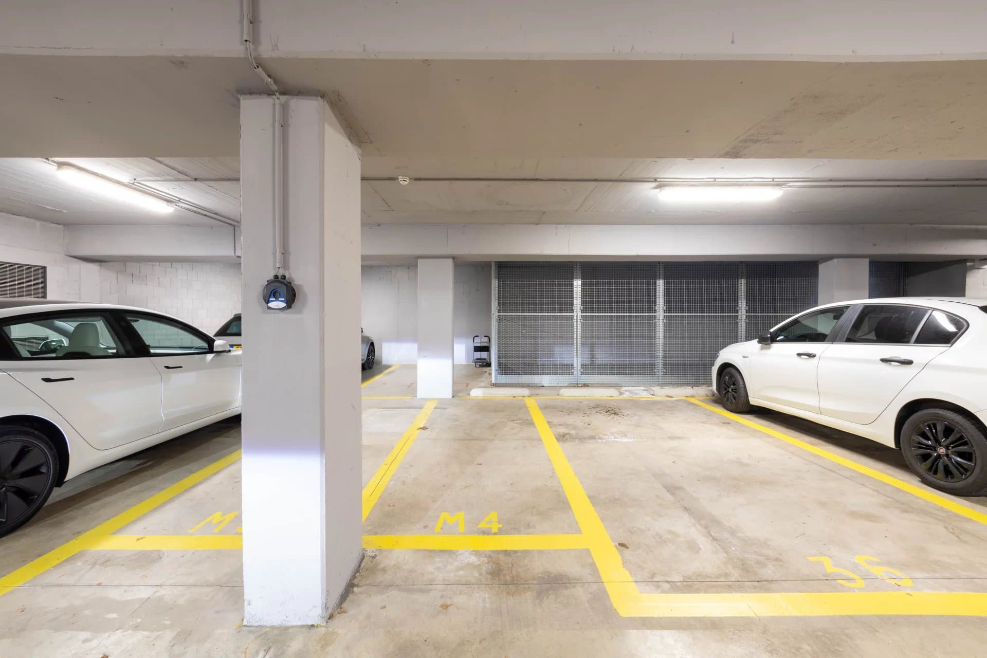 Evere - Parking pour moto (1)