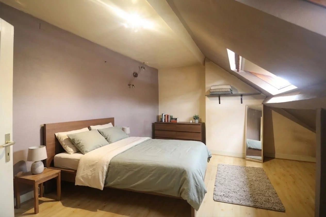 Maison de maître de 293 m² | 7 chambres | Jardin de 98 m² | Place du Miroir (23)
