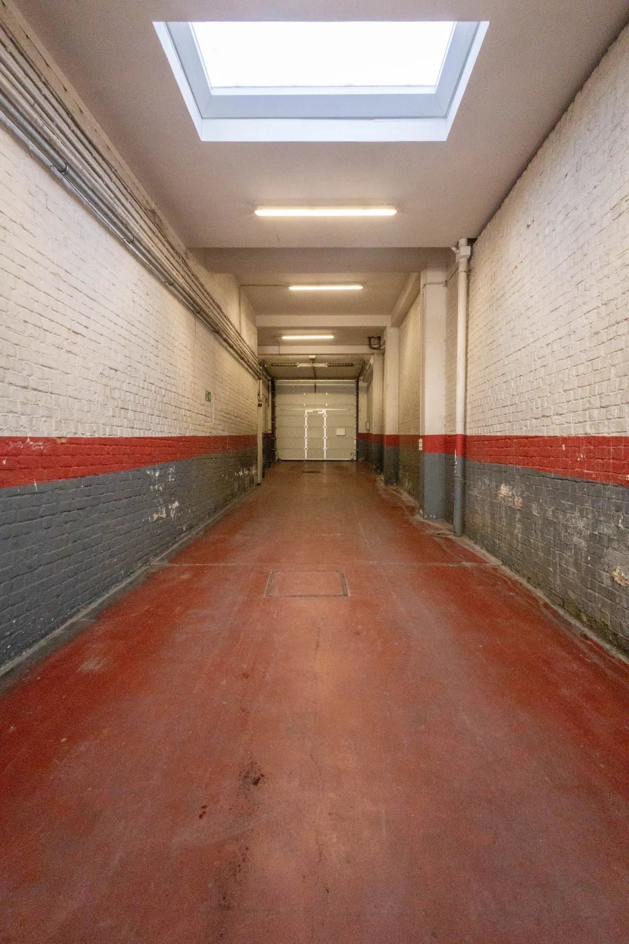 Incroyable entrepôt de 1.455 m² avec une hauteur de 4 mètres (23)