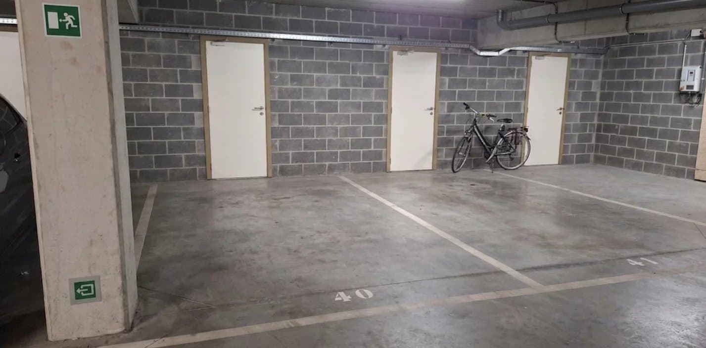 Waterloo - Parking pour voiture (4)