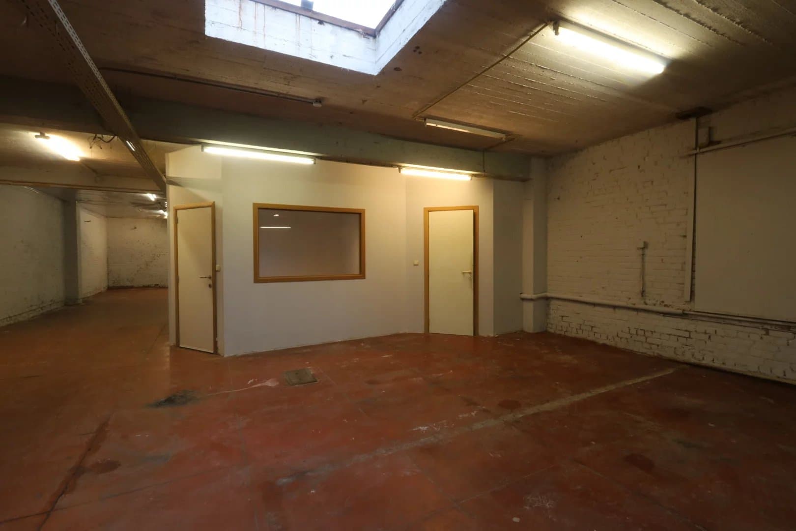 ENTREPÔT / ATELIER DE ± 310 m² À ANDERLECHT (5)