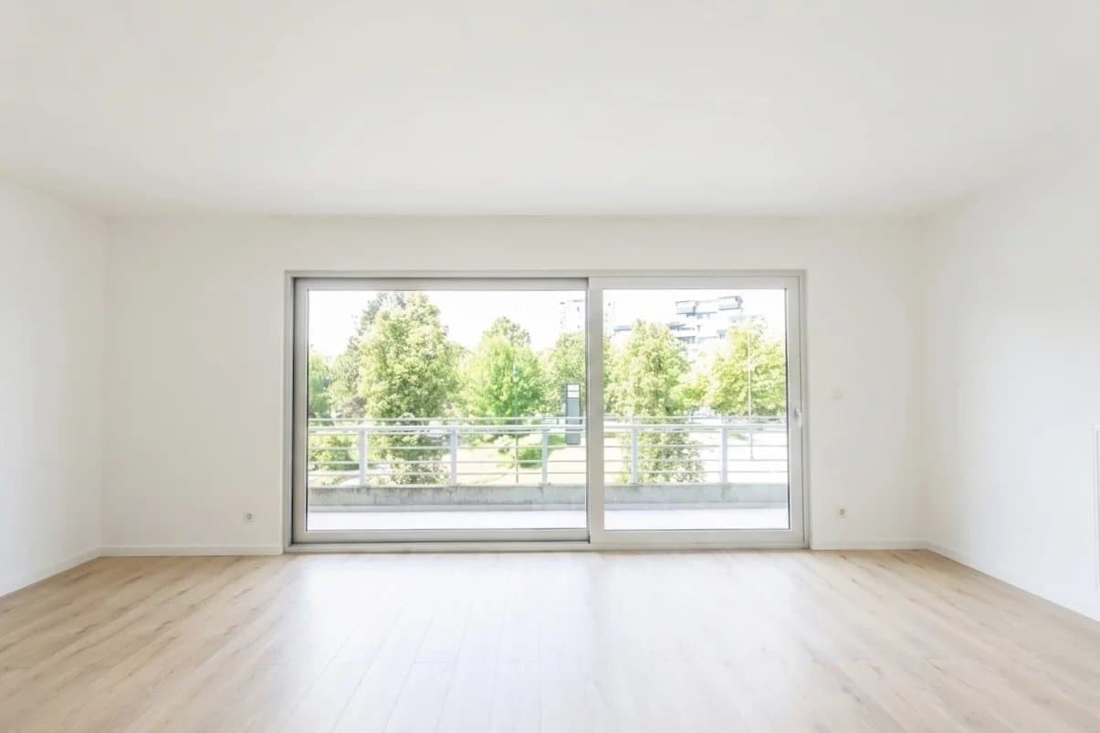 Appartement 2 chambres avec terrasse plein sud de 12 m² + parking (2)