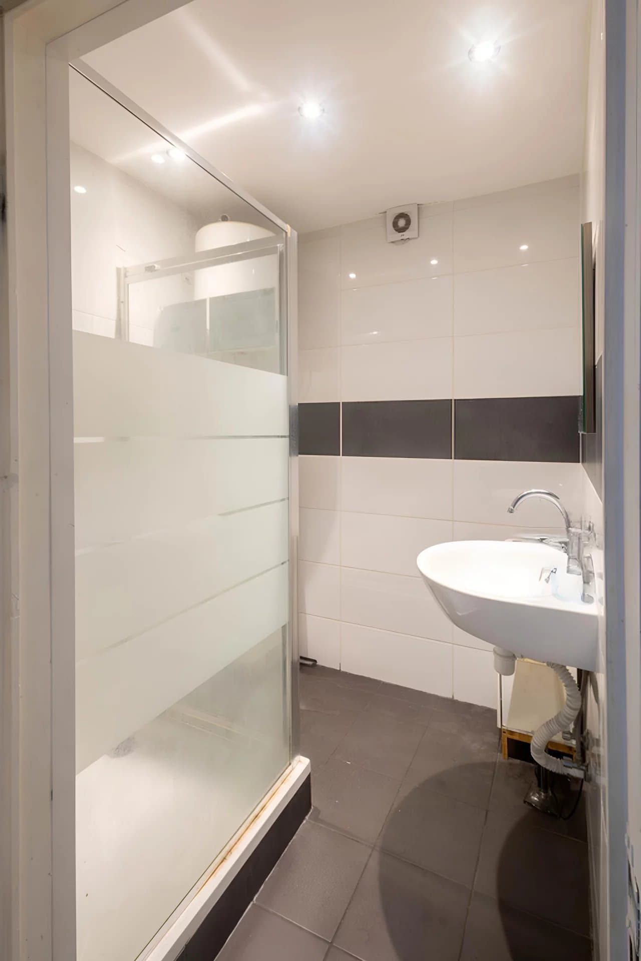 Villa mixte de commerce et d'habitation de  ± 500m2 sur Machelen (14)