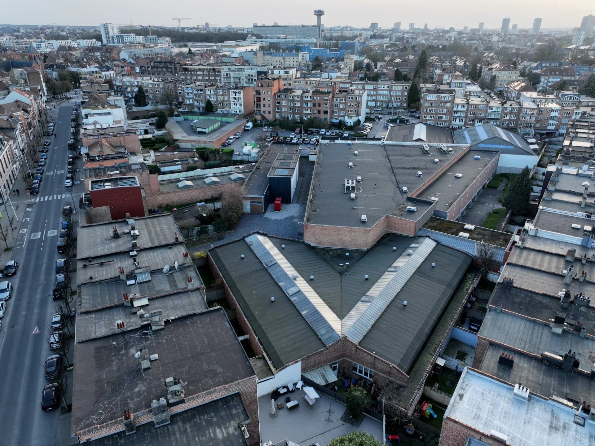 Incroyable entrepôt de 1.455 m² avec une hauteur de 4 mètres (1)