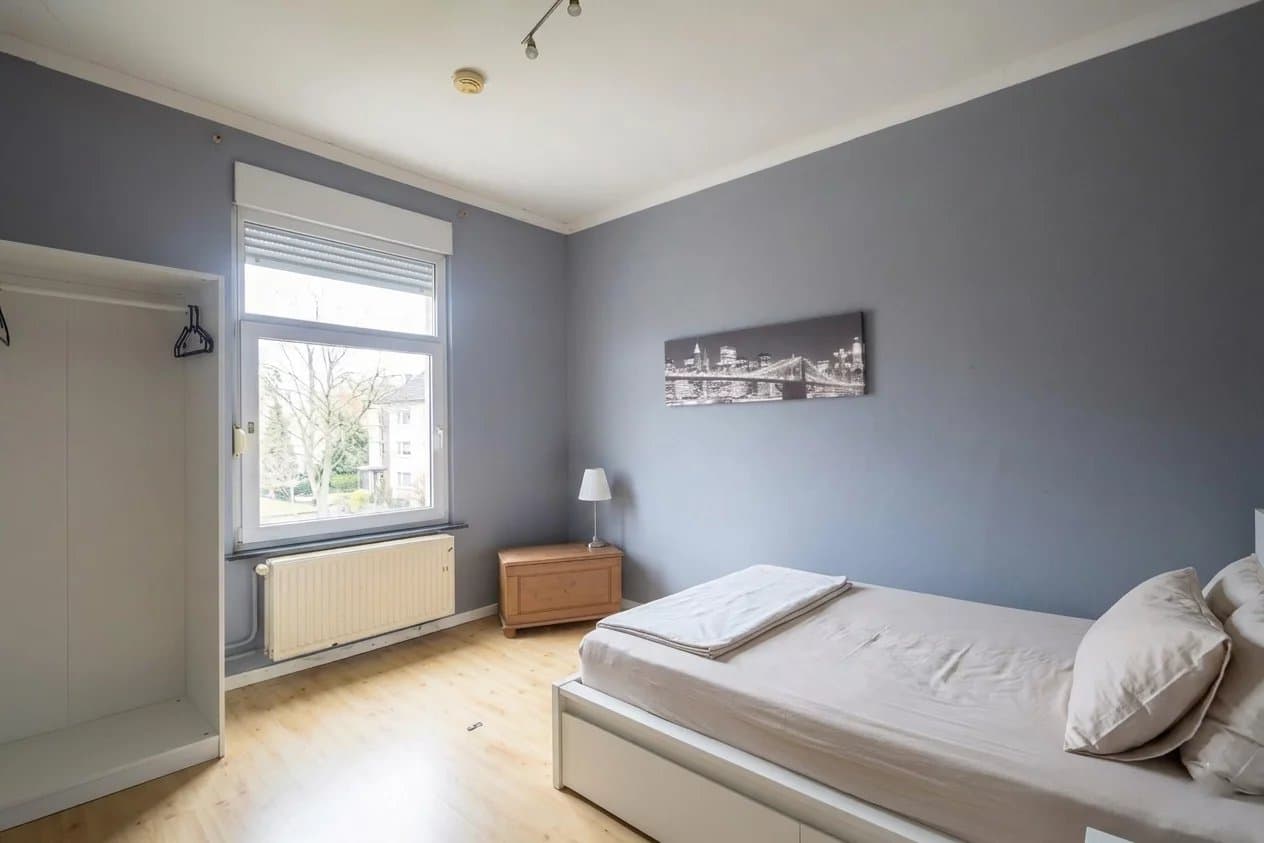 Maison de maître de 293 m² | 7 chambres | Jardin de 98 m² | Place du Miroir (17)