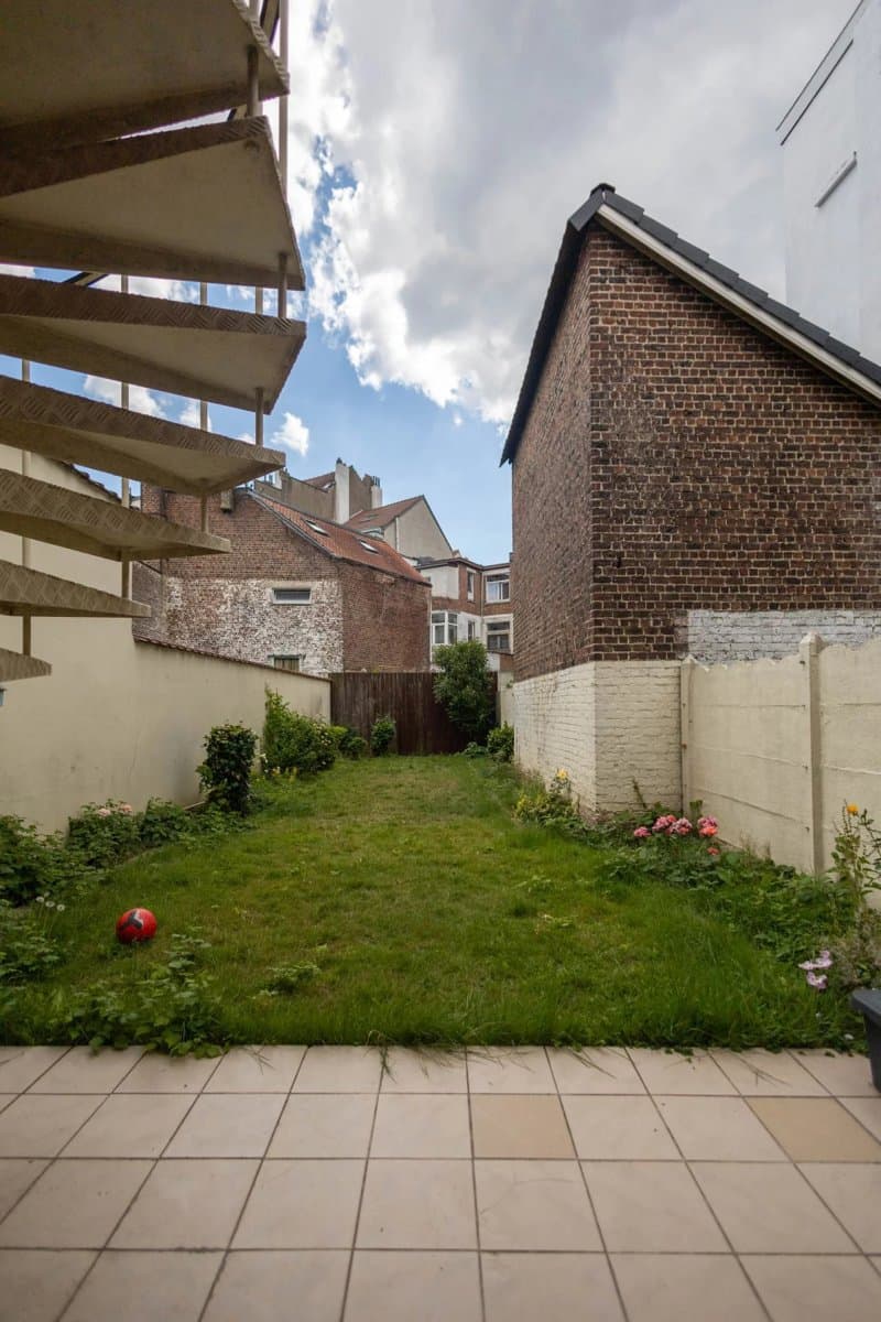 Maison bel-étage avec jardin (19)