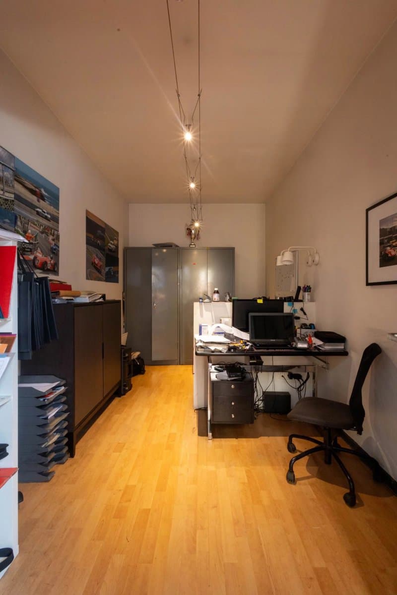 Incroyable entrepôt de 1.455 m² avec une hauteur de 4 mètres (19)