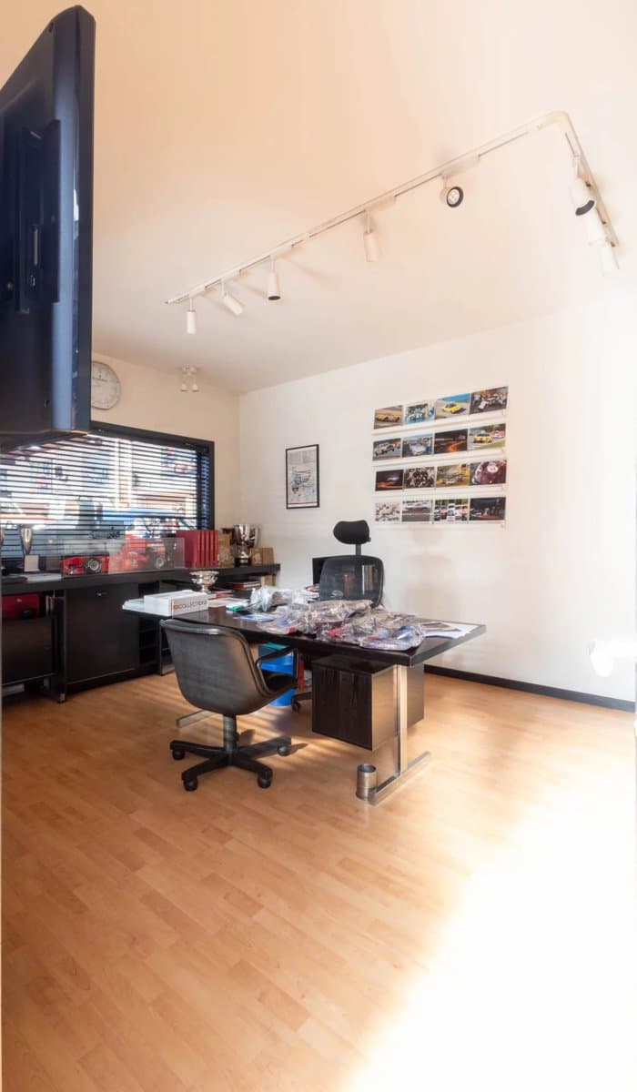 Incroyable entrepôt de 1.455 m² avec une hauteur de 4 mètres (13)