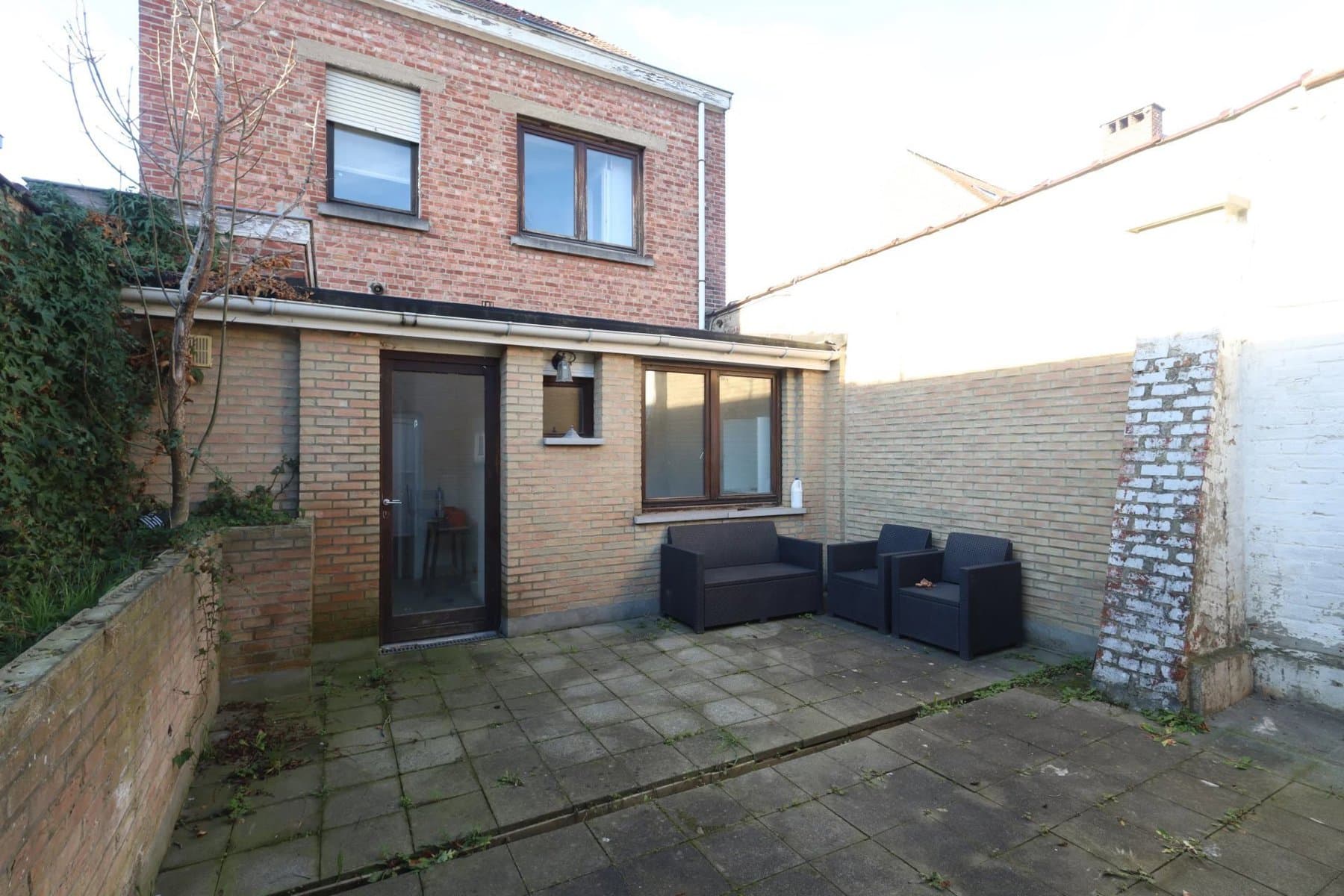 Opportunité mixte : Entrepôt de 510 m² + Maison 4 chambres avec cour (16)