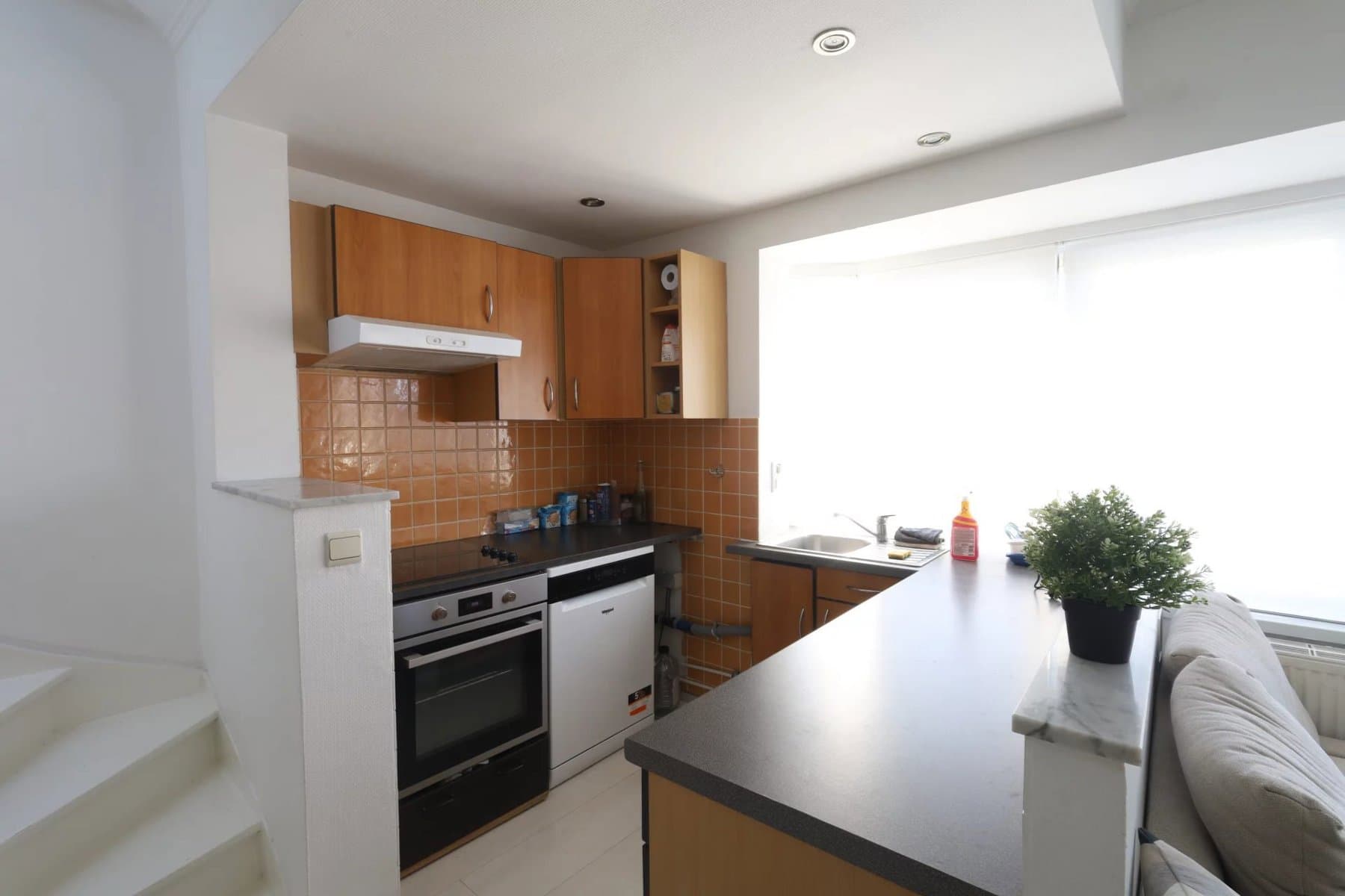Opportunité mixte : Entrepôt de 510 m² + Maison 4 chambres avec cour (4)