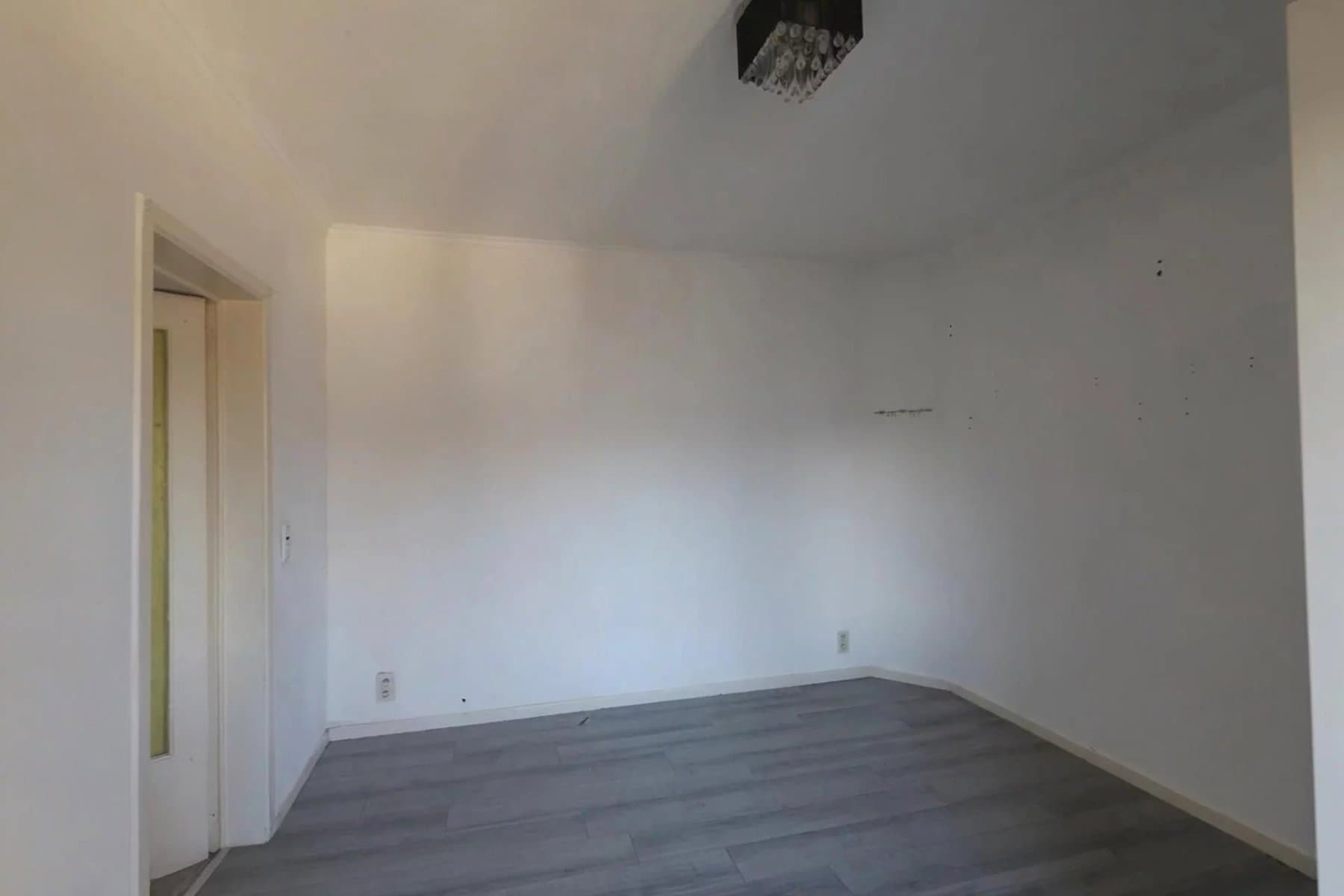Opportunité mixte : Entrepôt de 510 m² + Maison 4 chambres avec cour (11)