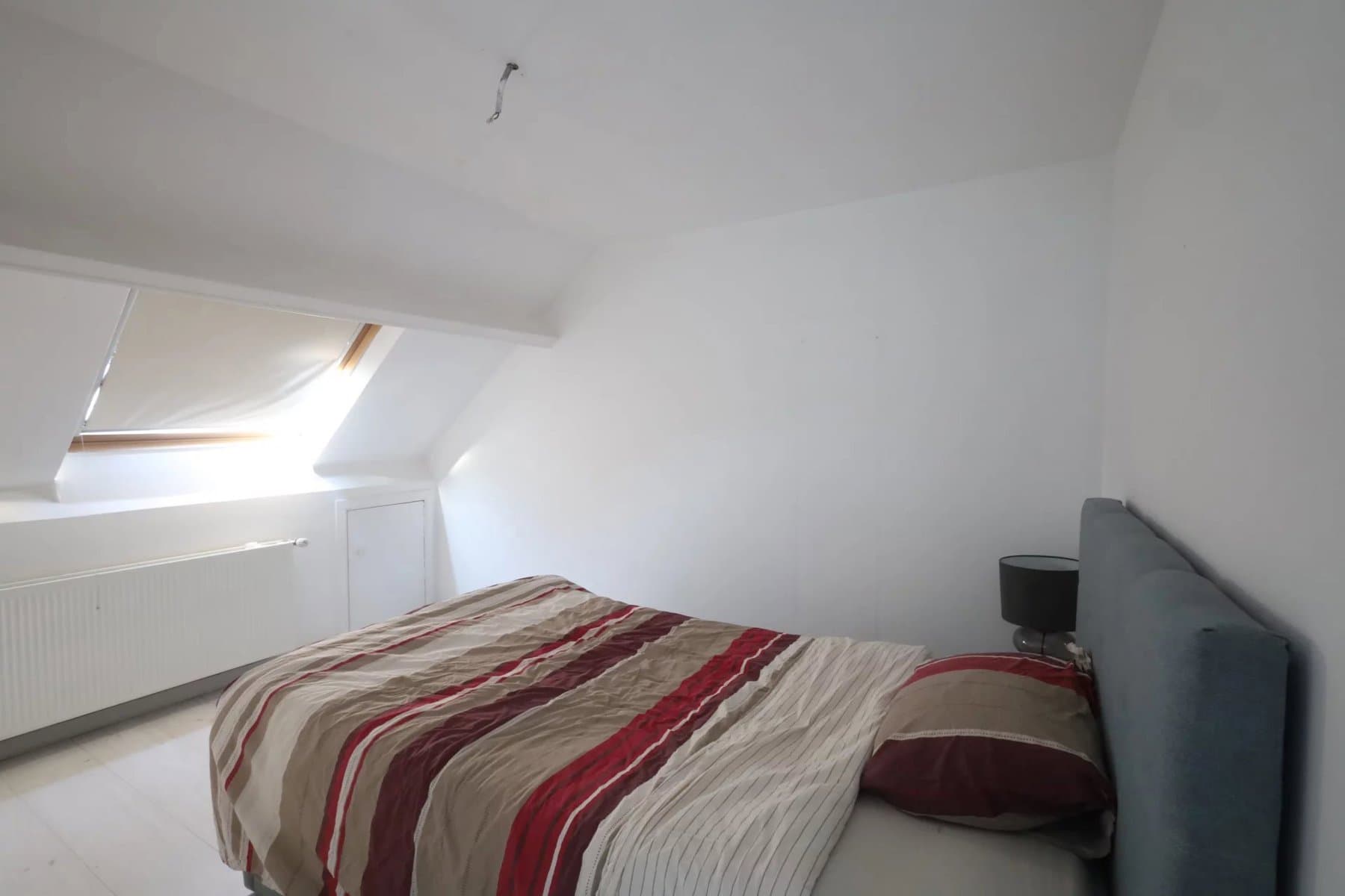 Opportunité mixte : Entrepôt de 510 m² + Maison 4 chambres avec cour (6)
