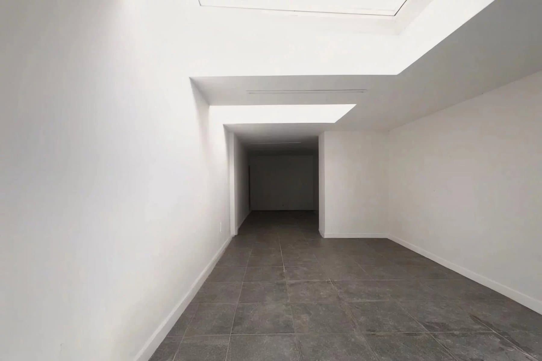 Opportunité mixte : Entrepôt de 510 m² + Maison 4 chambres avec cour (24)