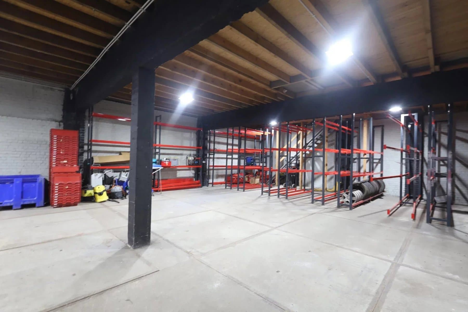 Opportunité mixte : Entrepôt de 510 m² + Maison 4 chambres avec cour (21)