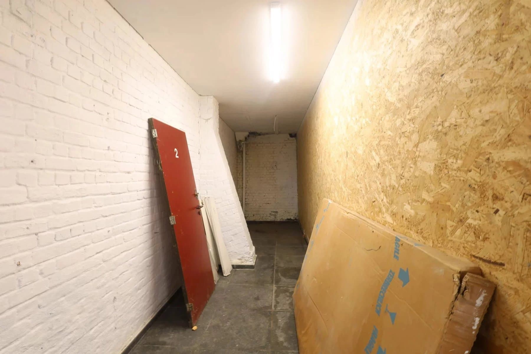 Opportunité mixte : Entrepôt de 510 m² + Maison 4 chambres avec cour (31)