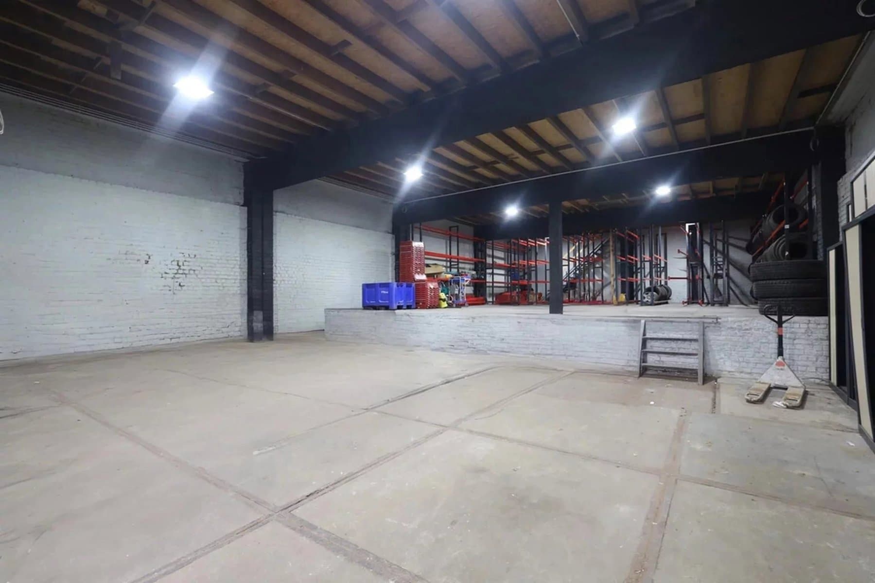 Opportunité mixte : Entrepôt de 510 m² + Maison 4 chambres avec cour (20)