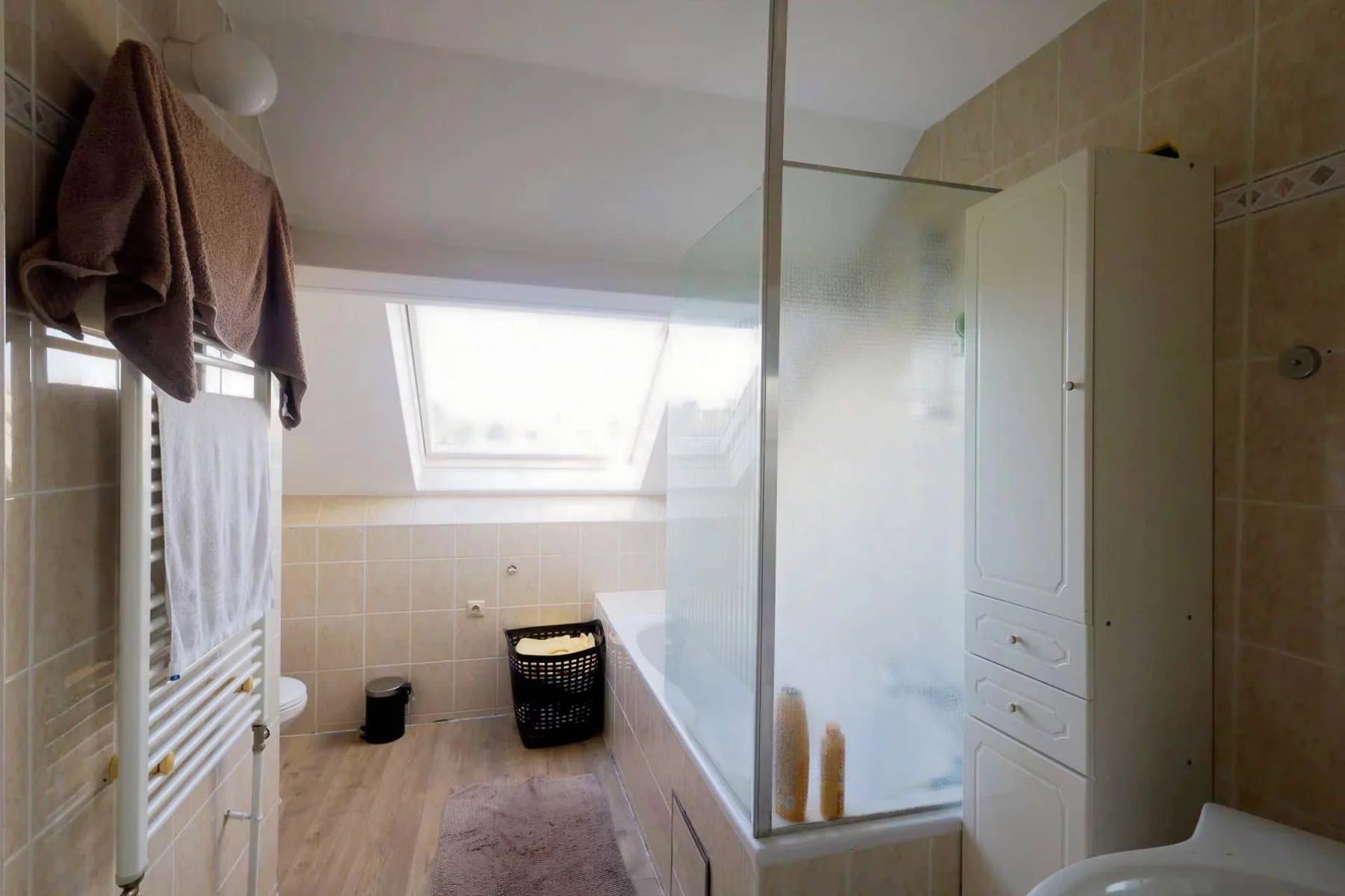 Opportunité mixte : Entrepôt de 510 m² + Maison 4 chambres avec cour (12)