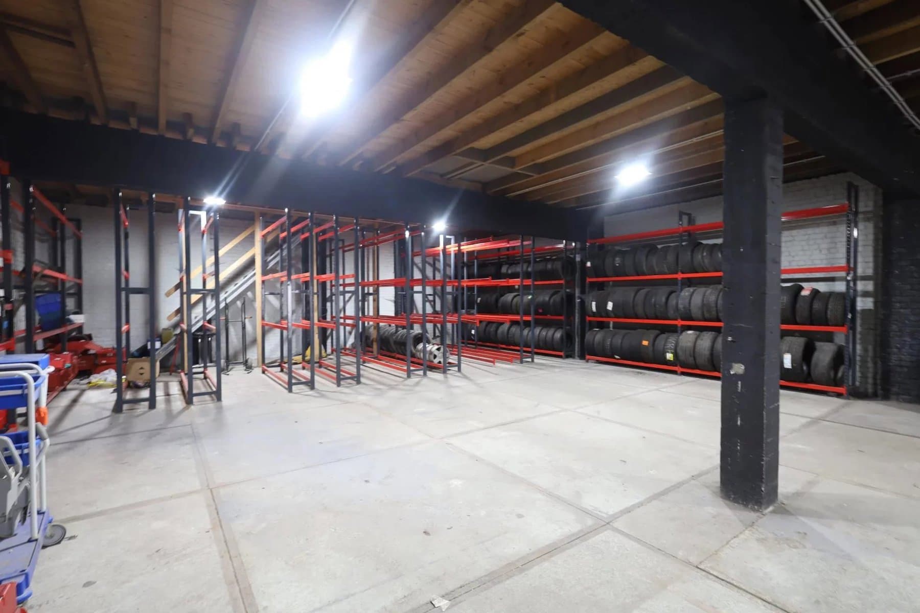Opportunité mixte : Entrepôt de 510 m² + Maison 4 chambres avec cour (22)