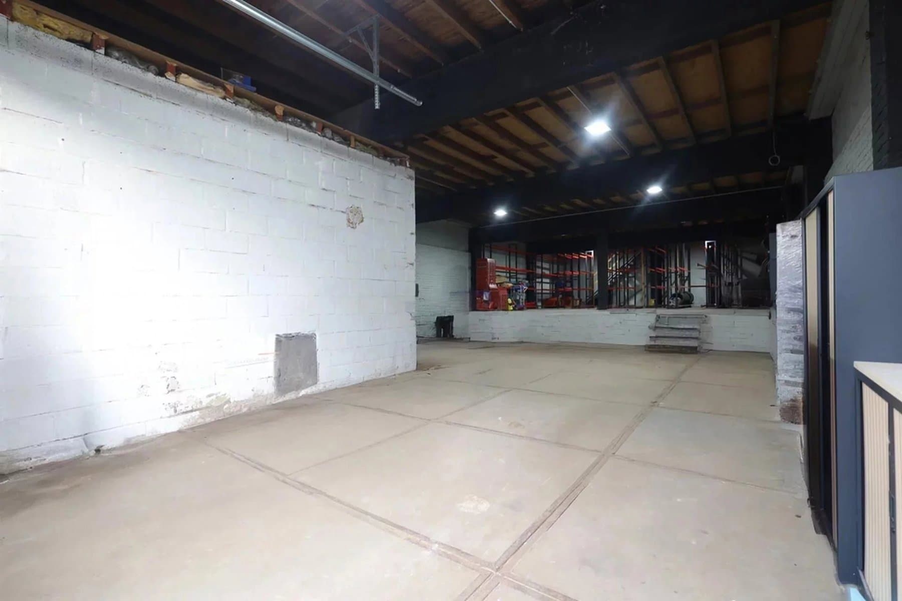 Opportunité mixte : Entrepôt de 510 m² + Maison 4 chambres avec cour (19)