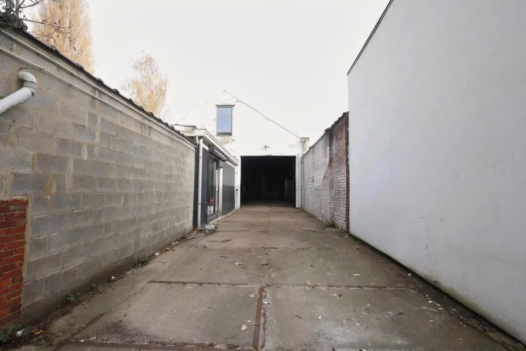 Opportunité mixte : Entrepôt de 510 m² + Maison 4 chambres avec cour (30)