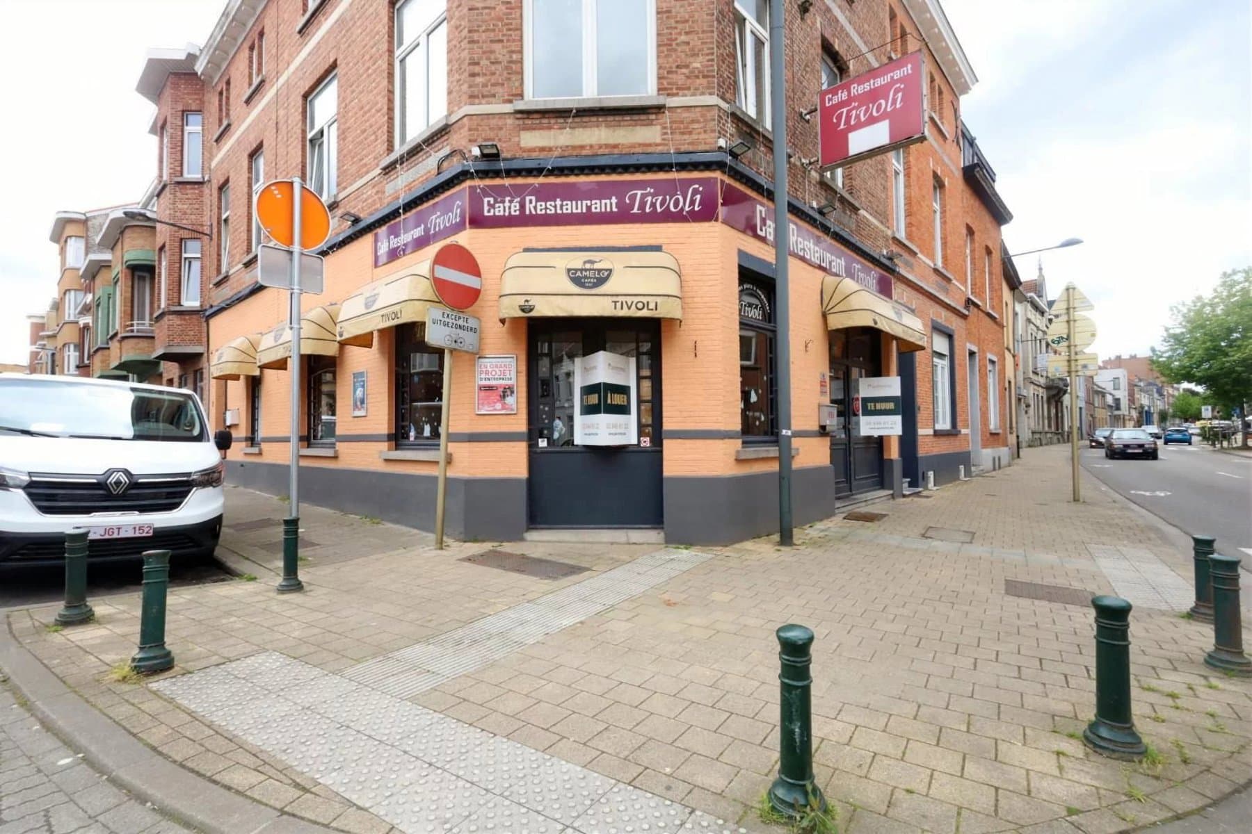 Restaurant / commerce en coin de rue (1)