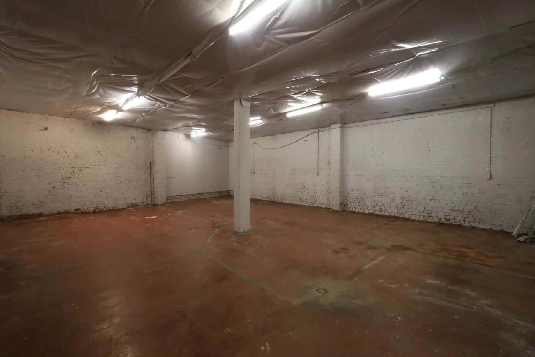 ENTREPÔT / ATELIER DE ± 310 m² À ANDERLECHT (3)