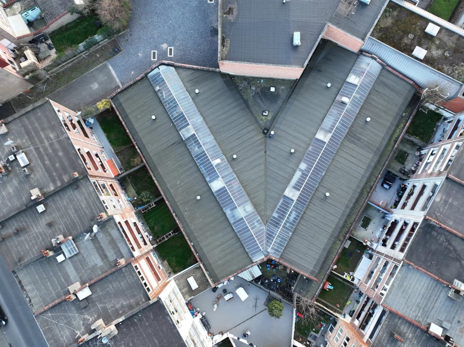 Incroyable entrepôt de 1.455 m² avec une hauteur de 4 mètres (3)