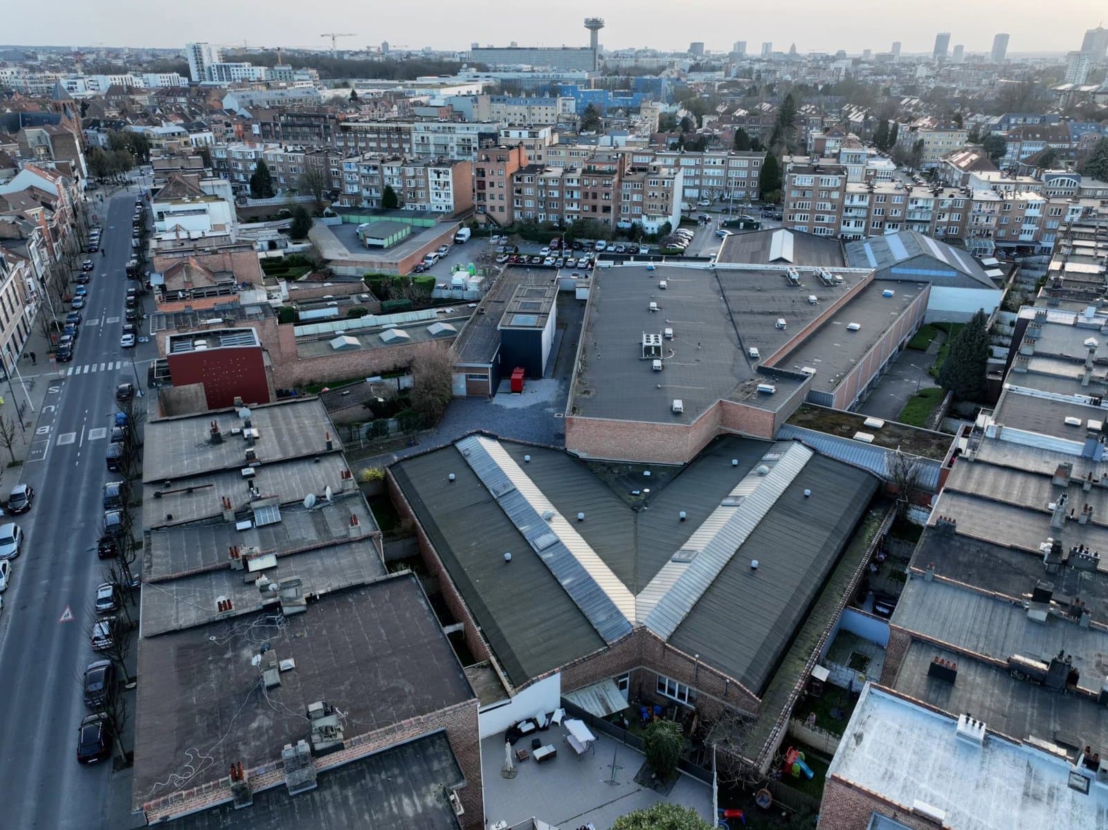Incroyable entrepôt de 1.455 m² avec une hauteur de 4 mètres (1)