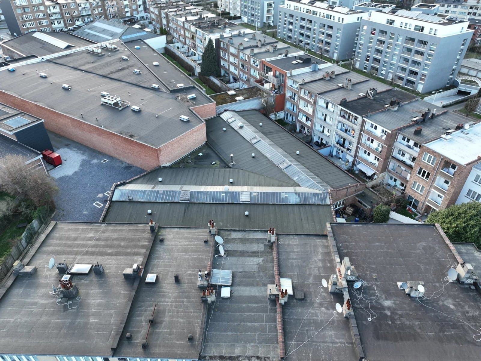 Incroyable entrepôt de 1.455 m² avec une hauteur de 4 mètres (2)