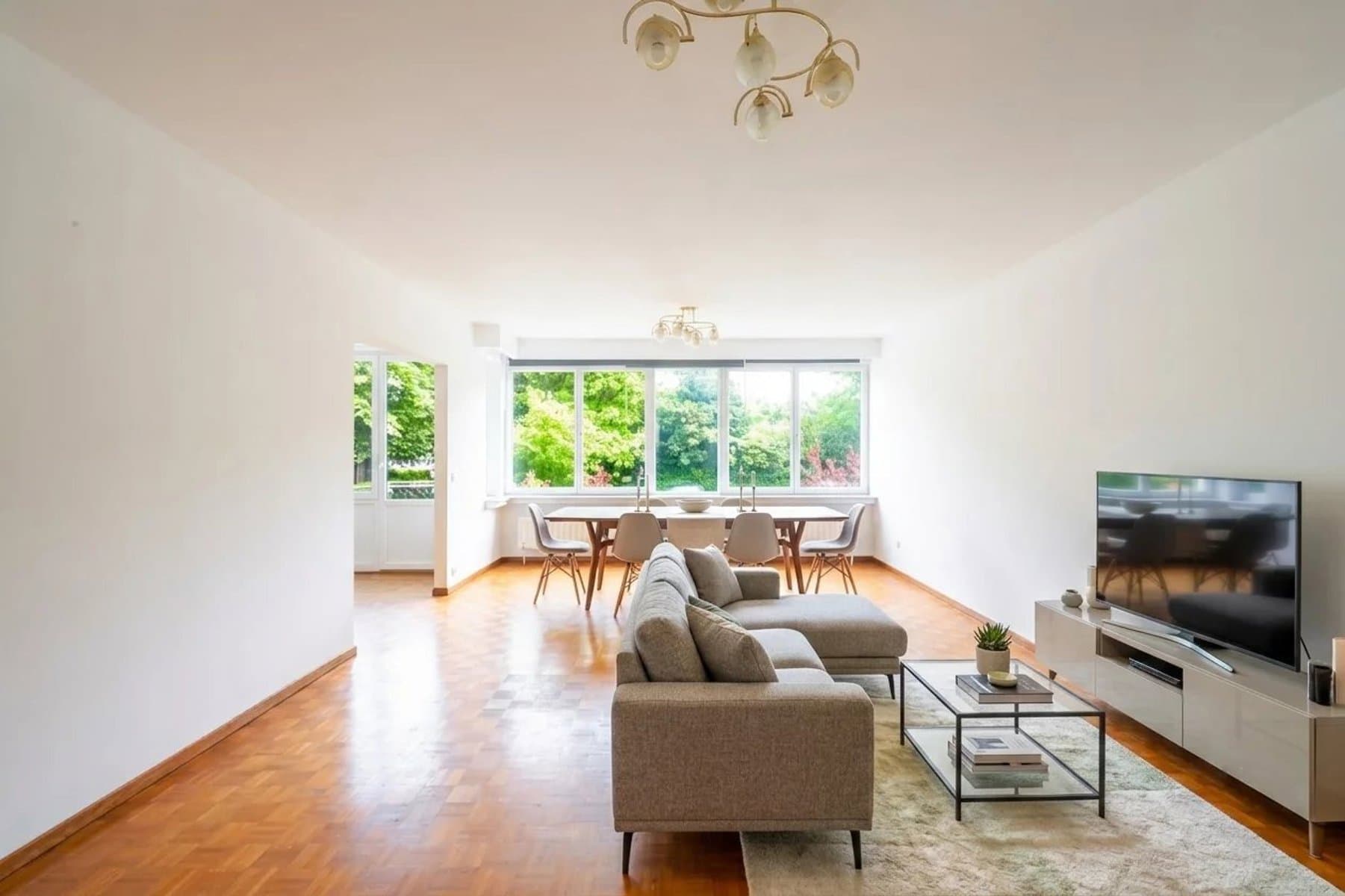 Spacieux appartement 2 chambres de 118 m² avec terrasse et balcon – Avenue Paul Deschanel à Schaerbeek (2)