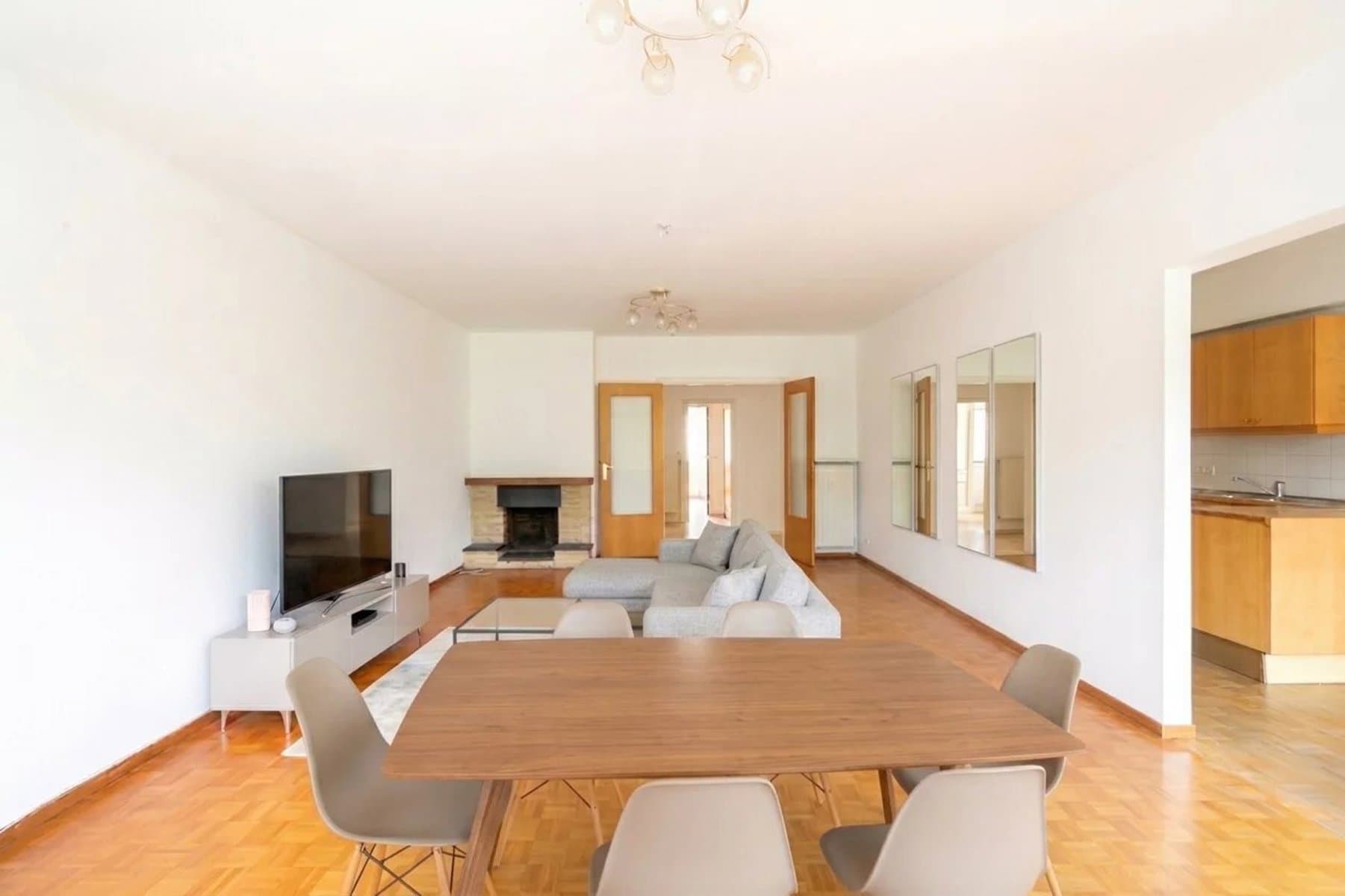 Spacieux appartement 2 chambres de 118 m² avec terrasse et balcon – Avenue Paul Deschanel à Schaerbeek (3)
