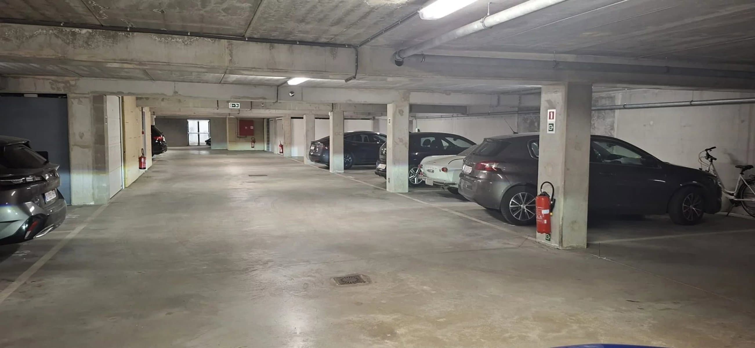 Waterloo - parking pour voiture (7)