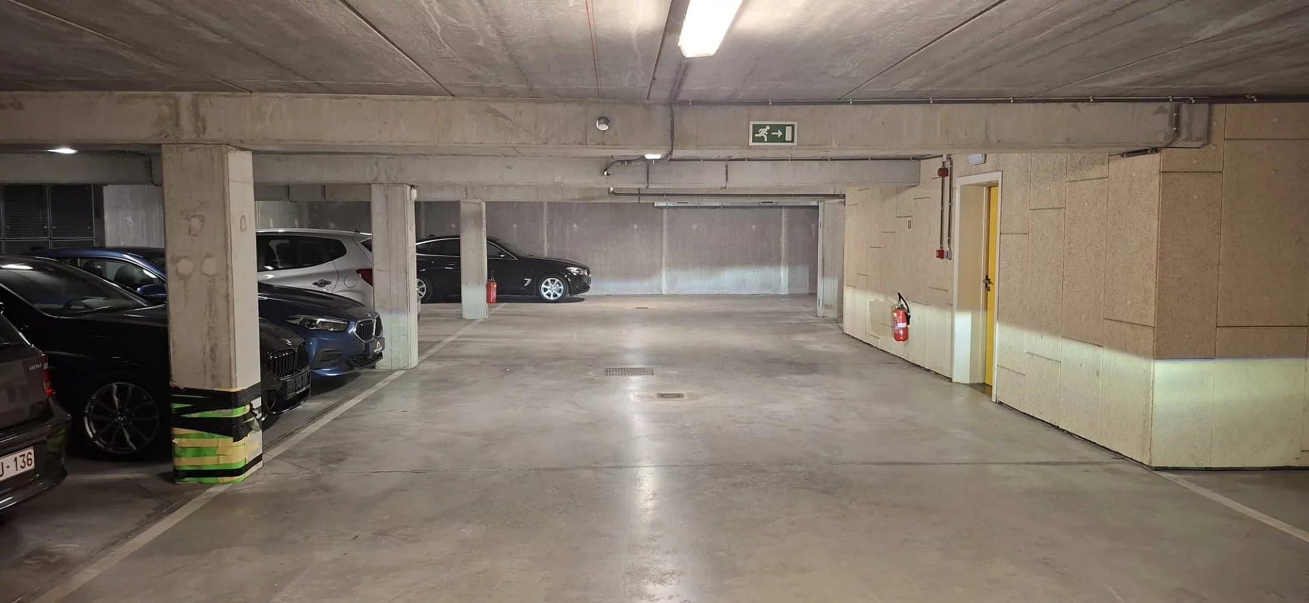 Waterloo - parking pour voiture (5)