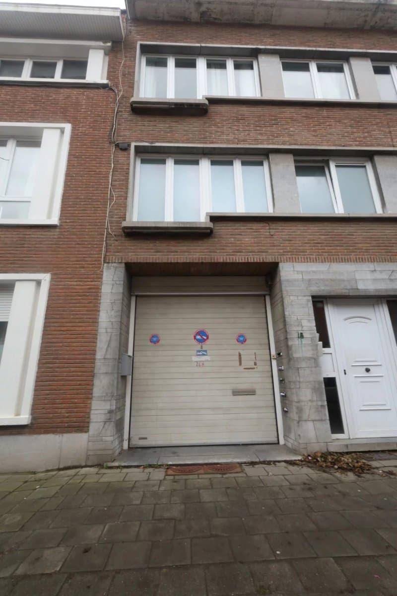 ENTREPÔT / ATELIER DE ± 310 m² À ANDERLECHT (13)