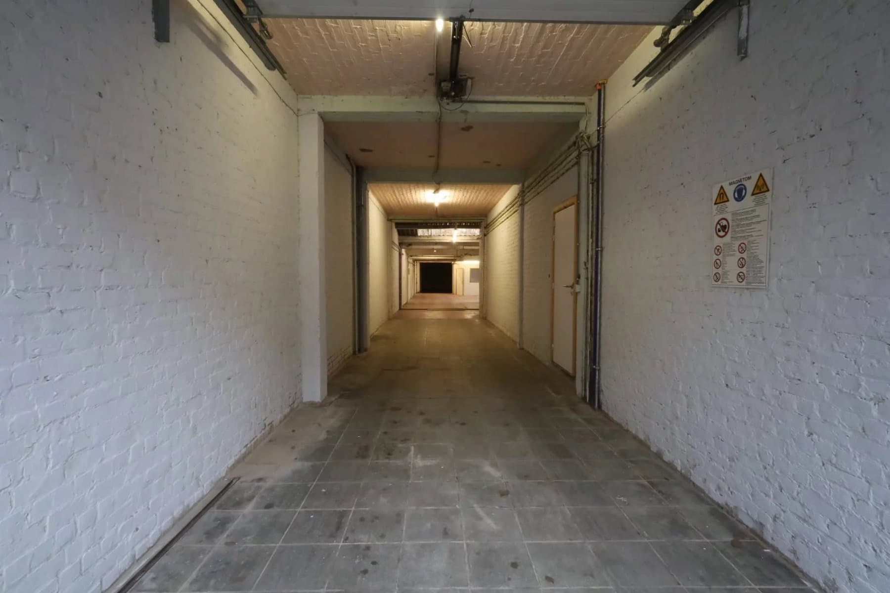 ENTREPÔT / ATELIER DE ± 310 m² À ANDERLECHT (11)